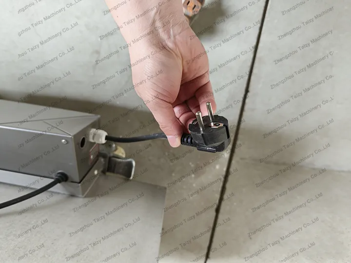 Plug for chin chin cutting machine